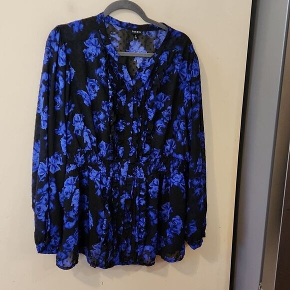 Georgeous Torrid top size 3 excellent condition - Picture 1 of 7